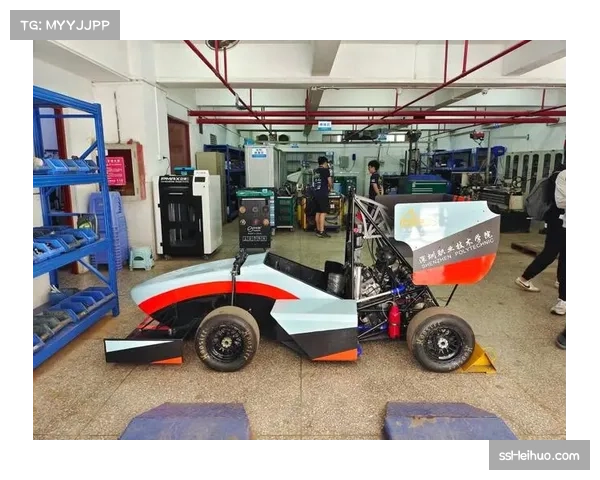 东莞理工学院车队展示制造业城市青年创新精神